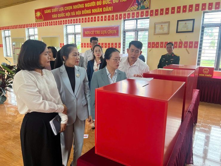 ĐOÀN KIỂM TRA, GIÁM SÁT CỦA ỦY BAN MTTQ VIỆT NAM THÀNH PHỐ HÀ NỘI KIỂM TRA CÔNG TÁC CHUẨN BỊ BẦU CỬ TẠI XÃ NỘI BÀI
- Ảnh 4.