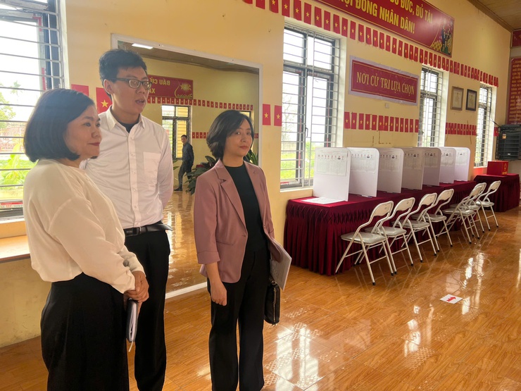 ĐOÀN KIỂM TRA, GIÁM SÁT CỦA ỦY BAN MTTQ VIỆT NAM THÀNH PHỐ HÀ NỘI KIỂM TRA CÔNG TÁC CHUẨN BỊ BẦU CỬ TẠI XÃ NỘI BÀI
- Ảnh 2.