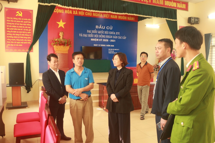 Đảng ủy xã Hòa Lạc kiểm tra công tác chuẩn bị bầu cử tại các khu vực bỏ phiếu- Ảnh 3.