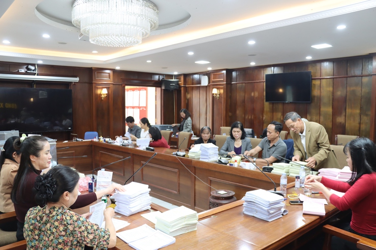 HOÀN THÀNH ĐÓNG DẤU PHIẾU BẦU TẠI CÁC TỔ BẦU CỬ TRÊN ĐỊA BÀN XÃ PHÚ XUYÊN- Ảnh 1.