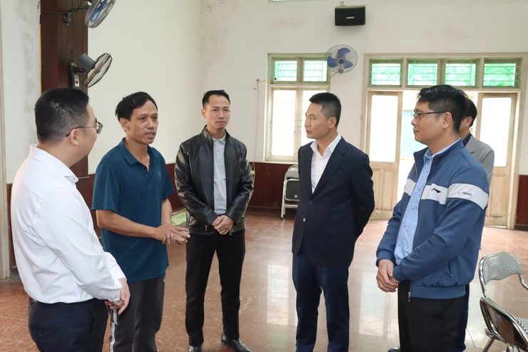 Đồng chí Bí thư Đảng uỷ xã Phú Xuyên kiểm tra công tác chuẩn bị bầu cử tại các khu vực bỏ phiếu- Ảnh 5.