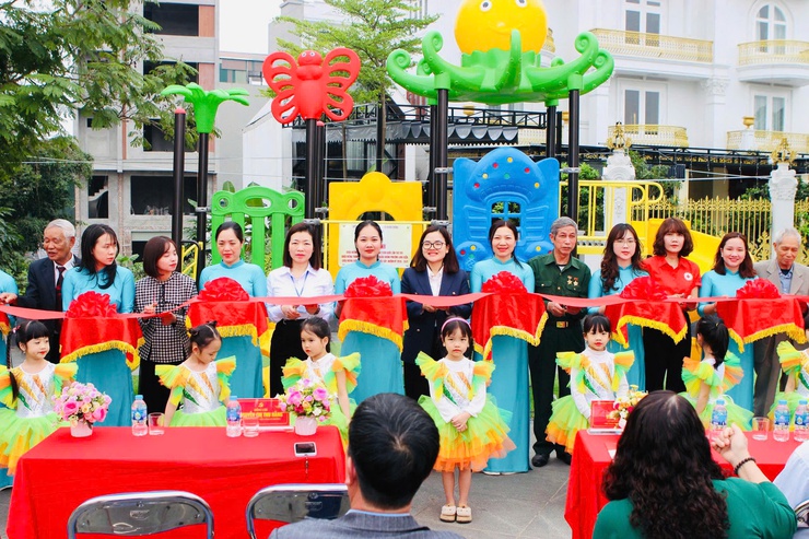 Phường Long Biên khánh thành sân chơi thiếu nhi tại vườn hoa Cự Khối - Công trình chào mừng bầu cử đại biểu Quốc hội khóa XVI và đại biểu HĐND các cấp nhiệm kỳ 2026-2031- Ảnh 2.