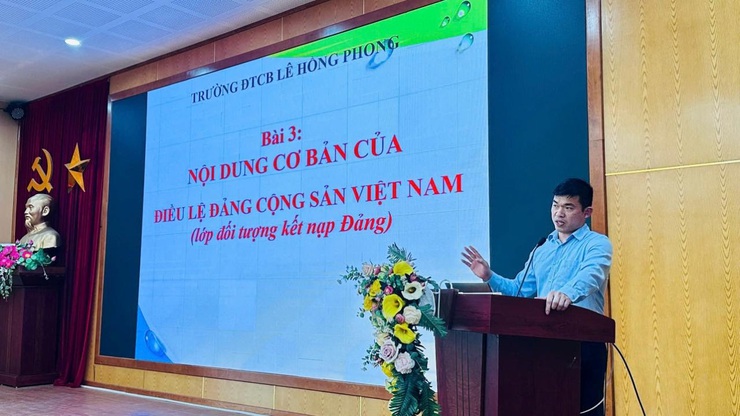 Trung tâm Chính trị phường Tây Hồ khai giảng lớp bồi dưỡng nhận thức về Đảng khóa II/2026- Ảnh 4.