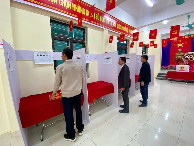 ỦY BAN MTTQ HÒA XÁ GIÁM SÁT, KIỂM TRA CÔNG TÁC CHUẨN BỊ BẦU CỬ TẠI CÁC TỔ BẦU CỬ, CÁC BAN CÔNG TÁC MẶT TRẬN THÔN- Ảnh 6.