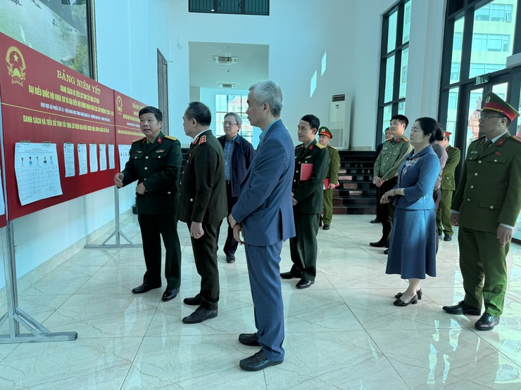 Đoàn công tác số 9 Thành ủy Hà Nội kiểm tra công tác chuẩn bị bầu cử tại phường Nghĩa Đô- Ảnh 1.