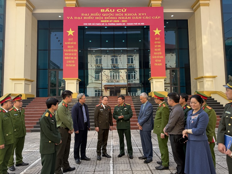 Đoàn công tác số 9 Thành ủy Hà Nội kiểm tra công tác chuẩn bị bầu cử tại phường Nghĩa Đô- Ảnh 3.