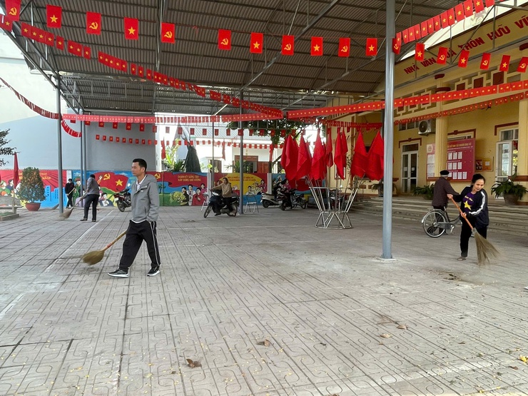 MTTQ và các tổ chức chính trị - xã hội xã Hòa Xá tích cực tổng vệ sinh môi trường chào mừng ngày bầu cử- Ảnh 4.