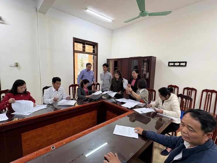 Tam Hưng bàn giao 22 bộ máy vi tính, máy in cho các chi bộ thôn phục vụ công tác bầu cử và chuyển đổi số- Ảnh 3.