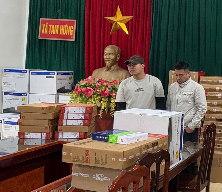 Tam Hưng bàn giao 22 bộ máy vi tính, máy in cho các chi bộ thôn phục vụ công tác bầu cử và chuyển đổi số- Ảnh 2.