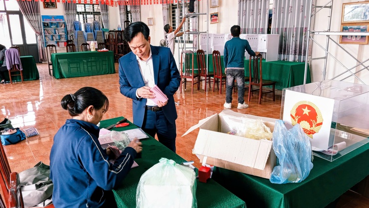 Lãnh đạo xã Tam Hưng kiểm tra công tác chuẩn bị bầu cử tại các khu vực bỏ phiếu- Ảnh 3.