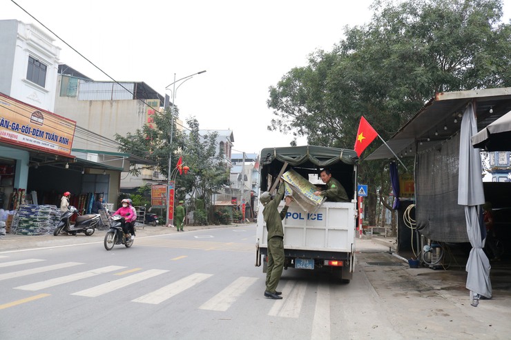 Quảng Bị tiếp tục xử lý các “điểm nghẽn” về trật tự an toàn giao thông, trật tự đô thị chào mừng bầu cử đại biểu Quốc hội và HĐND các cấp- Ảnh 6.