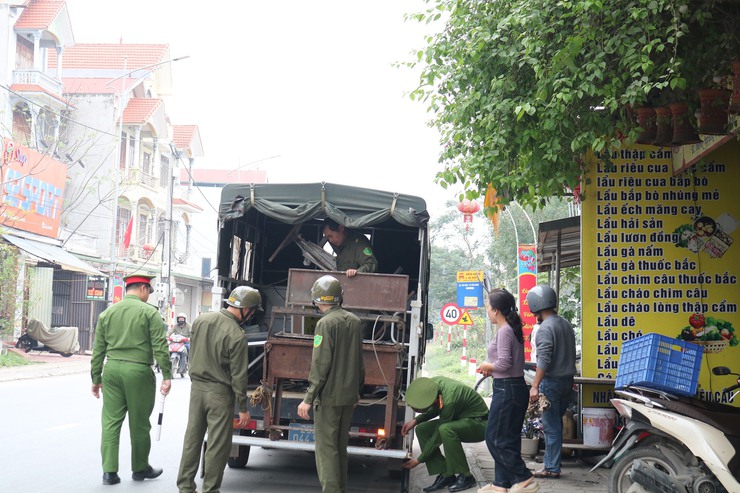 Quảng Bị tiếp tục xử lý các “điểm nghẽn” về trật tự an toàn giao thông, trật tự đô thị chào mừng bầu cử đại biểu Quốc hội và HĐND các cấp- Ảnh 7.