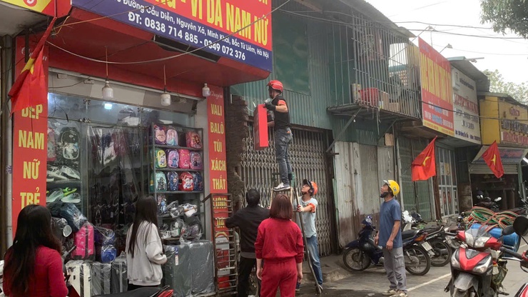 Phường Tây Tựu ra quân xử lý vi phạm văn minh đô thị trên địa bàn- Ảnh 4.