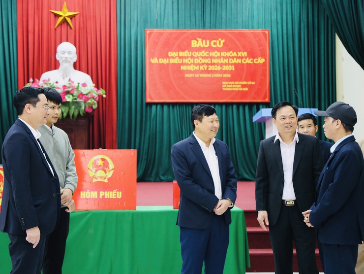 Lãnh đạo MTTQ thành phố Hà Nội kiểm tra công tác bầu cử tại Tam Hưng- Ảnh 4.