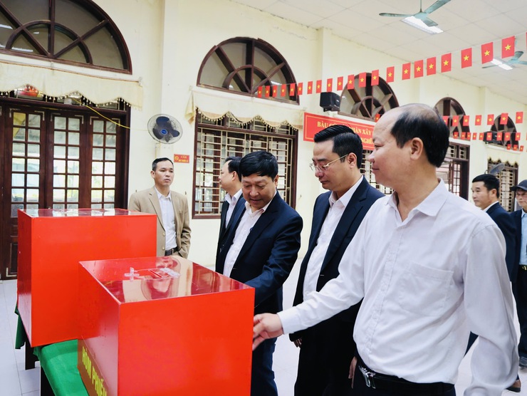 Lãnh đạo MTTQ thành phố Hà Nội kiểm tra công tác bầu cử tại Tam Hưng- Ảnh 5.