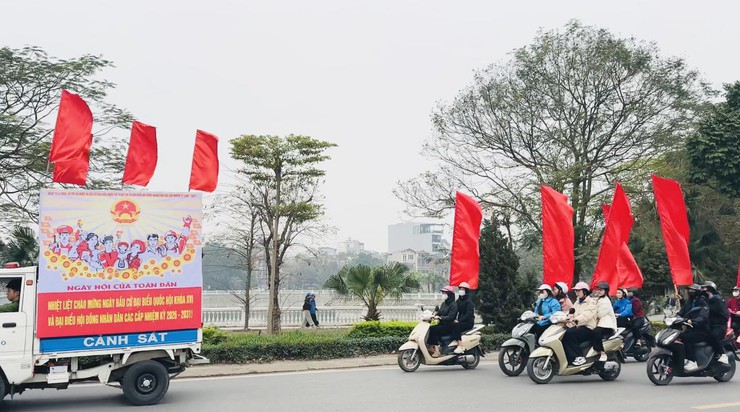 Đoàn TNCS Hồ Chí Minh phường Long Biên tổ chức tuyên truyền lưu động về công tác bầu cử đại biểu Quốc hội và đại biểu HĐND các cấp nhiệm kỳ 2026–2031- Ảnh 3.