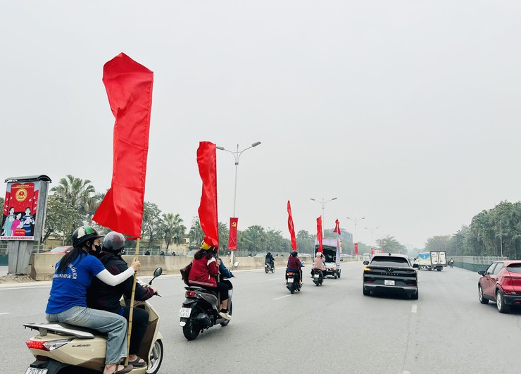 Đoàn TNCS Hồ Chí Minh phường Long Biên tổ chức tuyên truyền lưu động về công tác bầu cử đại biểu Quốc hội và đại biểu HĐND các cấp nhiệm kỳ 2026–2031- Ảnh 4.