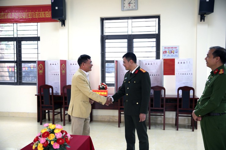 Đoàn công tác Công an thành phố Hà Nội kiểm tra công tác ANTT phục vụ bầu cử- Ảnh 1.