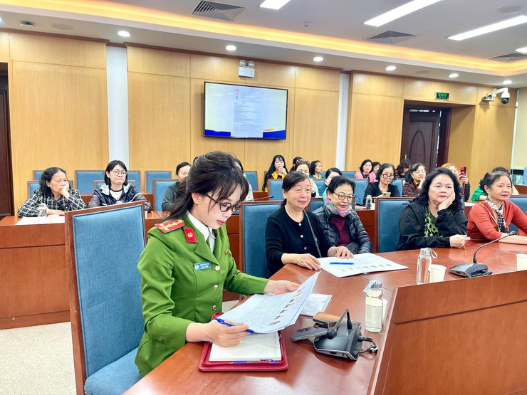 Phụ nữ phường Đống Đa tổ chức Hội nghị mạn đàm  tiểu sử các ứng cử viên đại biểu Quốc hội khóa XVI và HĐND các cấp nhiệm kỳ 2026-2031- Ảnh 4.