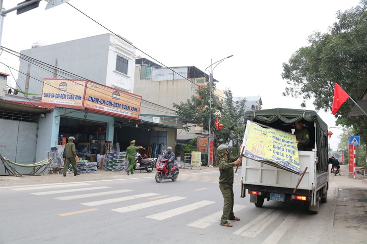 Quảng Bị tiếp tục xử lý các “điểm nghẽn” về trật tự an toàn giao thông, trật tự đô thị chào mừng bầu cử đại biểu Quốc hội và HĐND các cấp- Ảnh 4.
