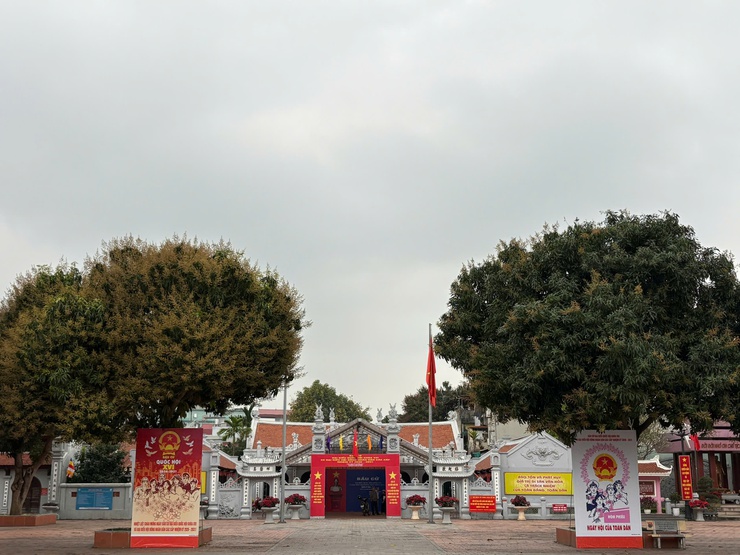 Đẩy mạnh trang trí, tuyên truyền trực quan hướng tới ngày bầu cử 15/3 tại phường Việt Hưng.- Ảnh 9.