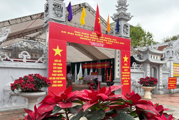 Đẩy mạnh trang trí, tuyên truyền trực quan hướng tới ngày bầu cử 15/3 tại phường Việt Hưng.- Ảnh 7.