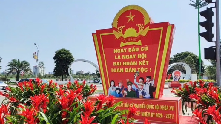 Đẩy mạnh trang trí, tuyên truyền trực quan hướng tới ngày bầu cử 15/3 tại phường Việt Hưng.- Ảnh 5.