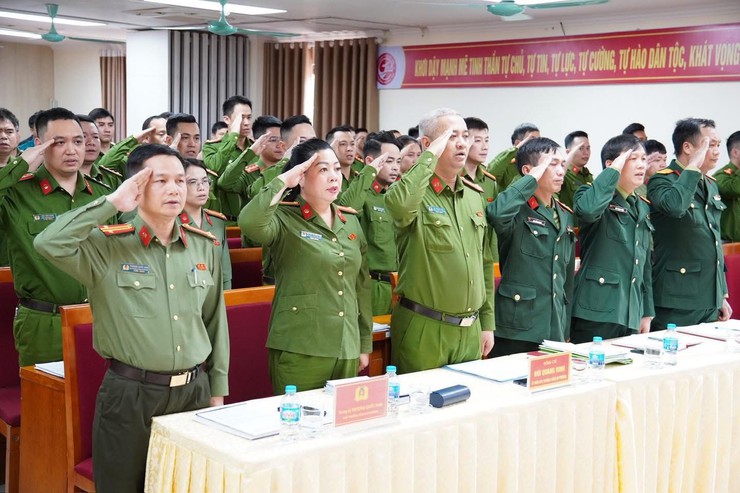 Công an phường Dương Nội hiệp đồng các lực lượng đảm bảo tuyệt đối an ninh an toàn trước, trong và sau bầu cử- Ảnh 2.