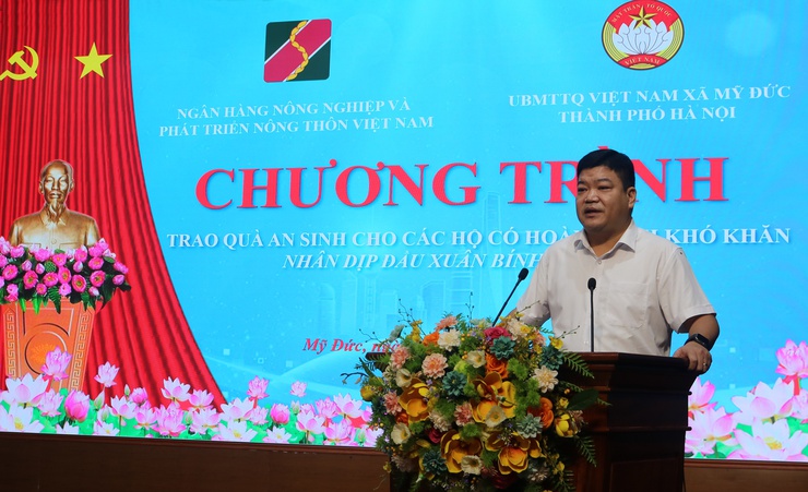 Ngân hàng chi nhánh AGRIBANK Chi Nhánh Hà tây tặng quà cho các hộ khó khăn tại xã Mỹ Đức - Ảnh 4.