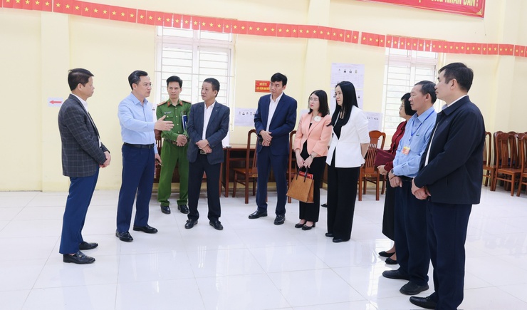 ĐOÀN CÔNG TÁC SỐ 5 THÀNH ỦY HÀ NỘI KIỂM TRA CÔNG TÁC BẦU CỬ TẠI XÃ YÊN LÃNG- Ảnh 1.
