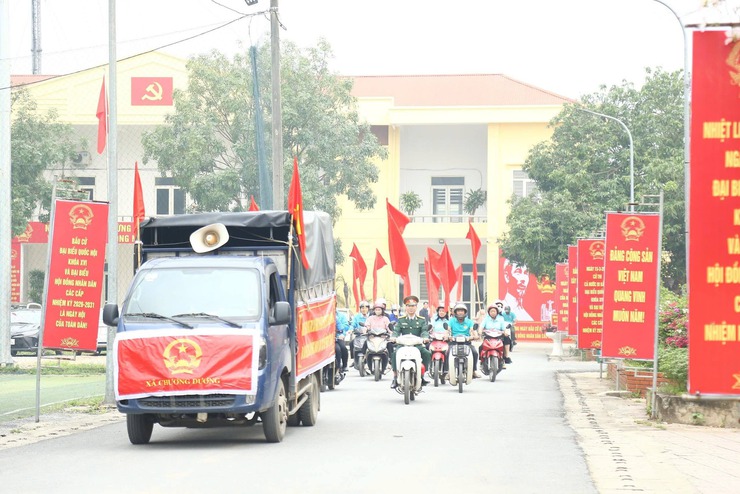 Chương Dương tuyên truyền lưu động, lan tỏa khí thế,
hướng tới ngày bầu cử
- Ảnh 2.