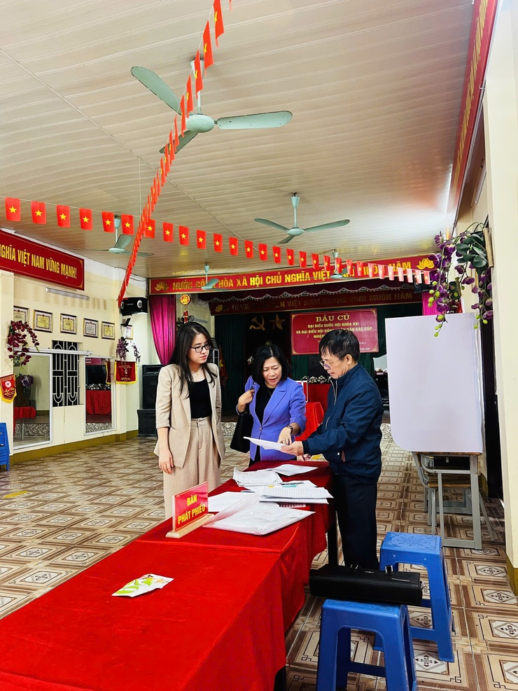 Đoàn giám sát của Ủy ban MTTQ Việt Nam xã Thanh Trì kiểm tra công tác bầu cử tại 6 đơn vị bầu cử trên địa bàn- Ảnh 2.