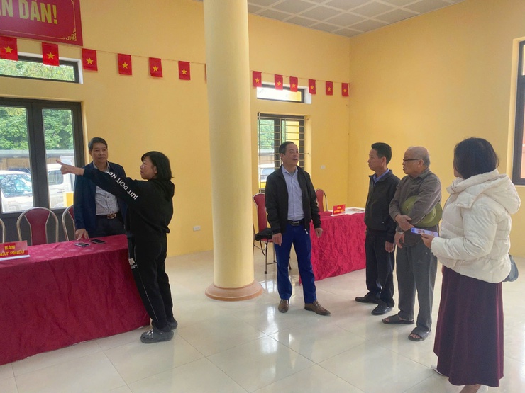 Đoàn giám sát của Ủy ban MTTQ Việt Nam xã Thanh Trì kiểm tra công tác bầu cử tại 6 đơn vị bầu cử trên địa bàn- Ảnh 3.