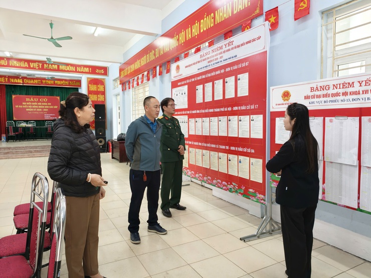 Đoàn giám sát của Ủy ban MTTQ Việt Nam xã Thanh Trì kiểm tra công tác bầu cử tại 6 đơn vị bầu cử trên địa bàn- Ảnh 5.