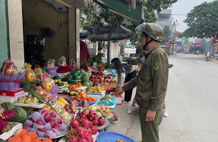 Quảng Bị tiếp tục xử lý các “điểm nghẽn” về trật tự an toàn giao thông, trật tự đô thị chào mừng bầu cử đại biểu Quốc hội và HĐND các cấp- Ảnh 8.