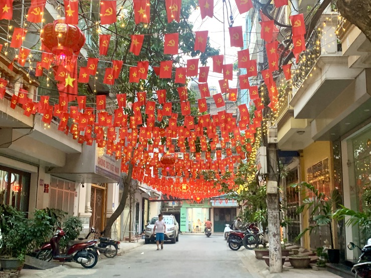 Phường Thanh Xuân rực rỡ cờ, hoa chào mừng ngày bầu cử Đại biểu Quốc hội khóa XVI và đại biểu HĐND các cấp nhiệm kỳ 2026-2031- Ảnh 3.