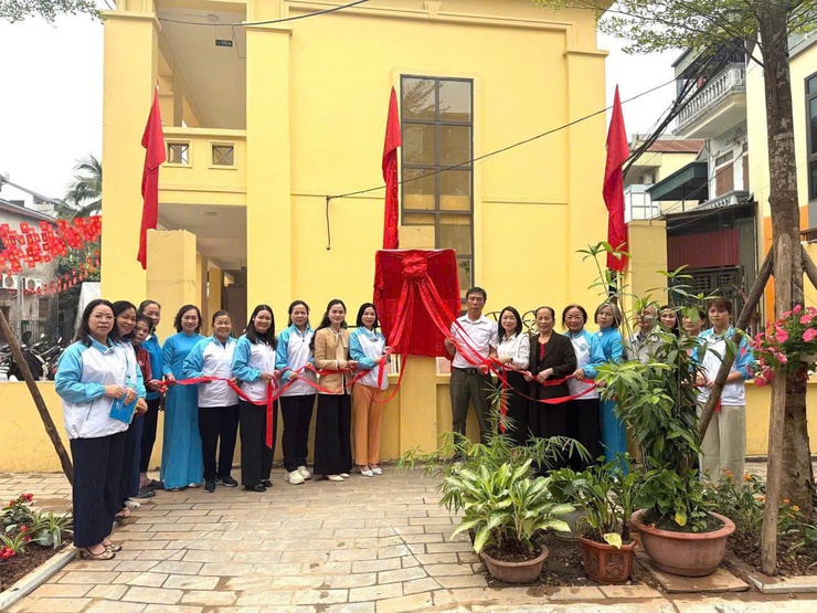 Hội LHPN Phường Phú Thượng khánh thành công trình đoạn đường xanh – sạch – đẹp – nở hoa chào mừng cuộc bầu cử đại biểu Quốc hội và HĐND các cấp nhiệm kỳ 2026 – 2031- Ảnh 1.