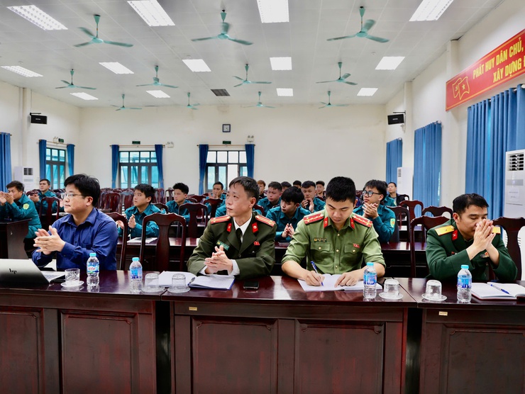 Ban Chỉ huy Quân sự xã Tam Hưng triển khai nhiệm vụ sẵn sàng chiến đấu bảo vệ bầu cử- Ảnh 3.