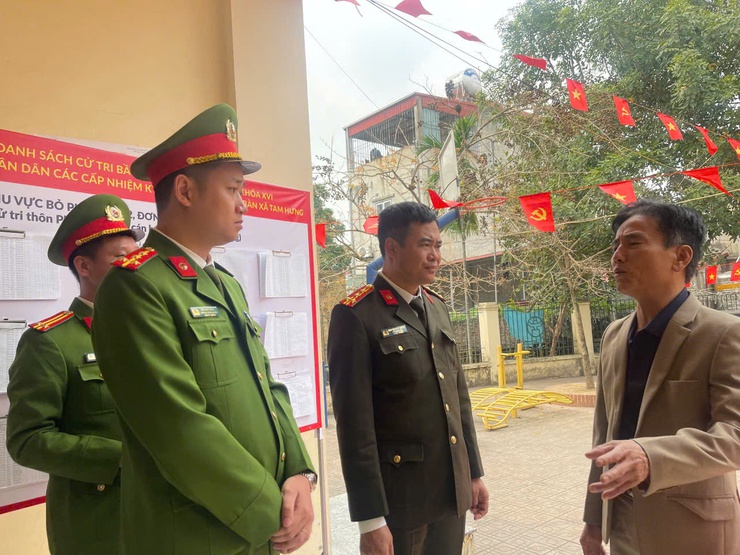 Công an xã Tam Hưng bảo đảm an ninh, trật tự phục vụ bầu cử đại biểu Quốc hội khóa XVI và HĐND các cấp- Ảnh 2.