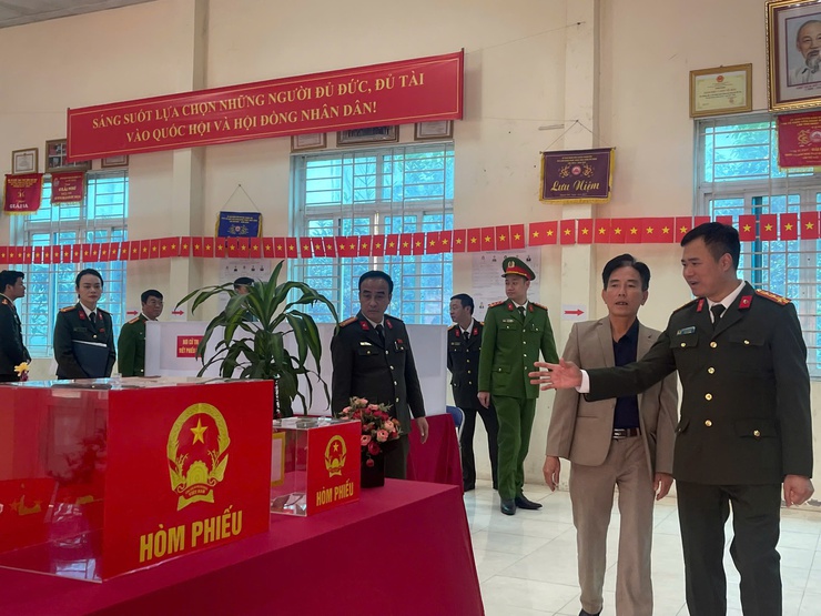 Công an xã Tam Hưng bảo đảm an ninh, trật tự phục vụ bầu cử đại biểu Quốc hội khóa XVI và HĐND các cấp- Ảnh 3.