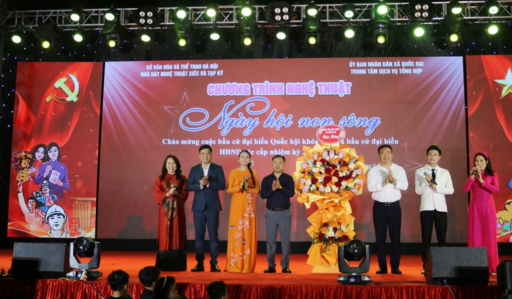 Rực rỡ đêm nghệ thuật chào mừng ngày hội bầu cử tại xã Quốc Oai- Ảnh 1.