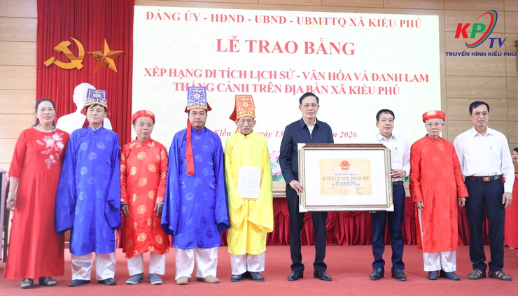 UBND xã Kiều Phú tổ chức hội nghị trao Bằng công nhận xếp hạng di tích lịch sử - văn hoá và danh lam thăng cảnh trên địa bàn.- Ảnh 21.