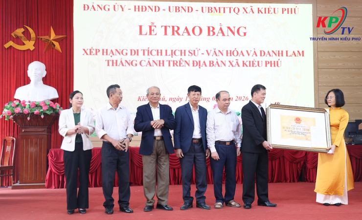 UBND xã Kiều Phú tổ chức hội nghị trao Bằng công nhận xếp hạng di tích lịch sử - văn hoá và danh lam thăng cảnh trên địa bàn.- Ảnh 9.