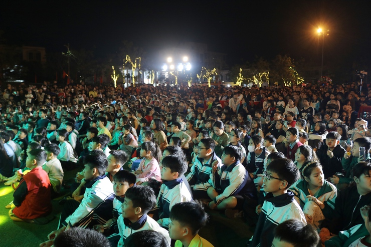 Rực rỡ đêm nghệ thuật chào mừng ngày hội bầu cử tại xã Quốc Oai- Ảnh 10.