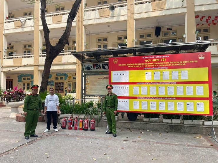 UBND phường Kim Liên tăng cường công tác đảm bảo an toàn phòng cháy, chữa cháy (PCCC) tại các điểm bầu cử trên địa bàn phường.- Ảnh 2.