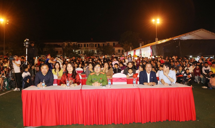 Rực rỡ đêm nghệ thuật chào mừng ngày hội bầu cử tại xã Quốc Oai- Ảnh 2.