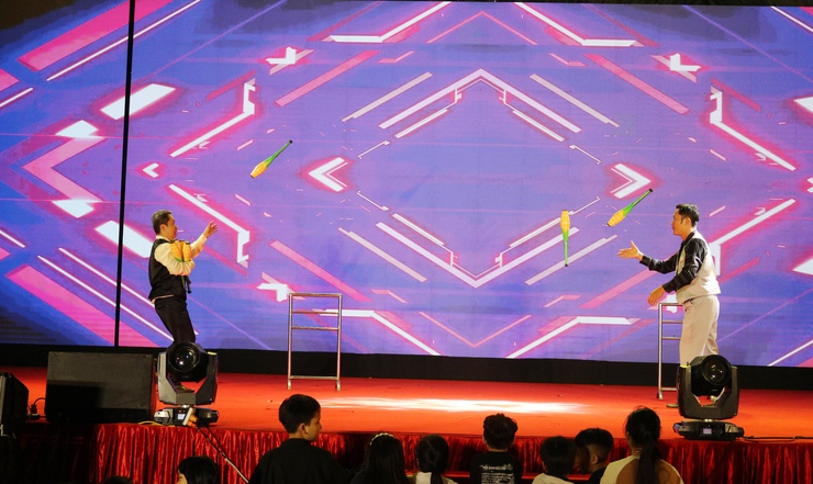 Rực rỡ đêm nghệ thuật chào mừng ngày hội bầu cử tại xã Quốc Oai- Ảnh 18.