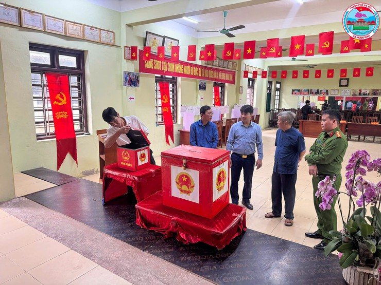 CHẤM THI CUỘC THI “GIỮ GÌN THÔN SÁNG, XANH, SẠCH, ĐẸP, AN TOÀN” THÁNG 3/2026- Ảnh 4.