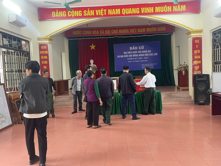 Đồng chí Phùng Văn Quân – Ủy viên Ban Thường vụ Đảng ủy, Trưởng Ban Xây dựng Đảng kiểm tra công tác chuẩn bị bầu cử tại Đơn vị bầu cử số 01- Ảnh 3.