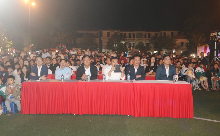 Rực rỡ đêm nghệ thuật chào mừng ngày hội bầu cử tại xã Quốc Oai- Ảnh 3.